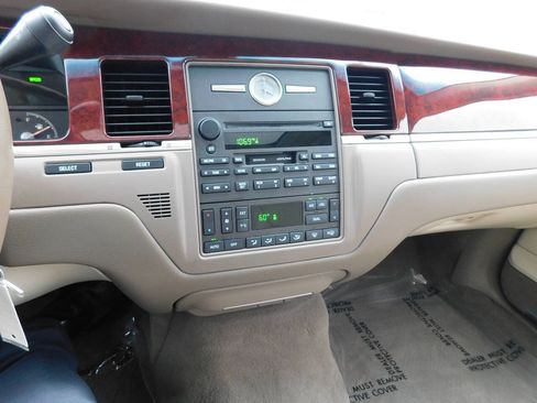 Used 2003 Lincoln Town Car Cartier RWD image 54