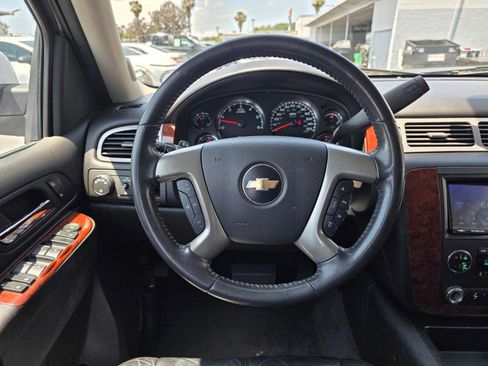 Used 2012 Chevrolet Suburban LT RWD image 21