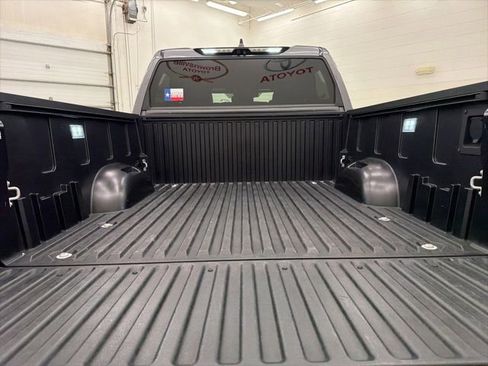 Used 2025 Toyota Tundra Limited AWD/4WD image 35