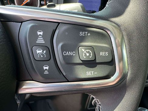 Used 2025 Jeep Wrangler Unlimited Sahara AWD/4WD image 22