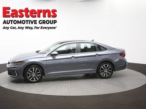 Used 2025 Volkswagen Jetta SE FWD image 57