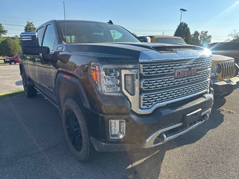 Used 2023 GMC Sierra 2500 Denali w/ Denali Black Diamond Edition AWD/4WD image 2