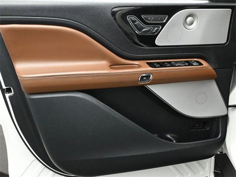 Used 2021 Lincoln Aviator Reserve w/ Equipment Group 210A image 9