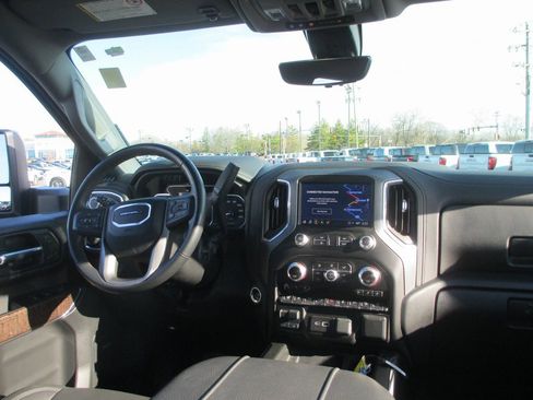 Used 2023 GMC Sierra 3500 Denali w/ Denali Ultimate Package image 27