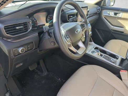 Used 2023 Ford Explorer Limited w/ Equipment Group 301A image 9