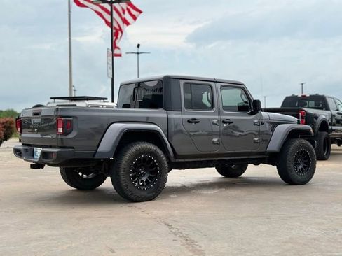 Used 2023 Jeep Gladiator Sport image 2