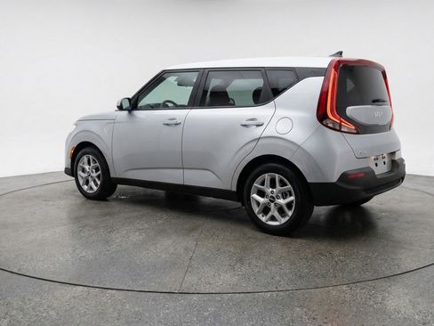Used 2025 Kia Soul LX w/ LX Technology Package image 6