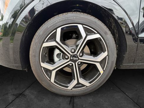 New 2025 Kia Niro SX Touring image 14