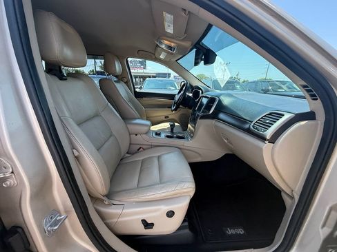 Used 2014 Jeep Grand Cherokee Limited w/ Mopar Chrome Edition Group AWD/4WD image 23