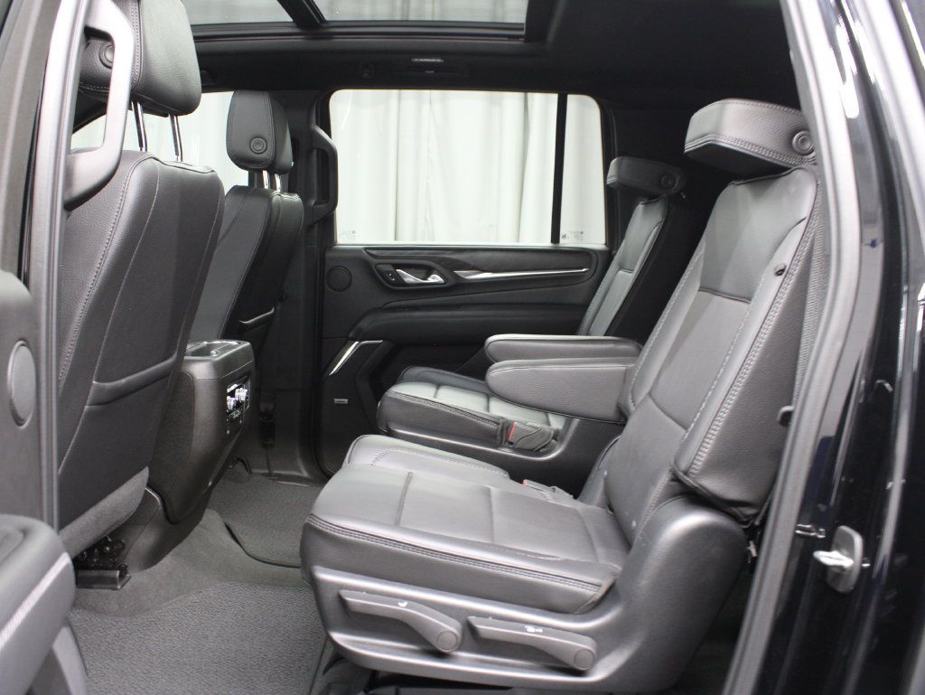 Used 2023 GMC Yukon XL Denali AWD/4WD image 17