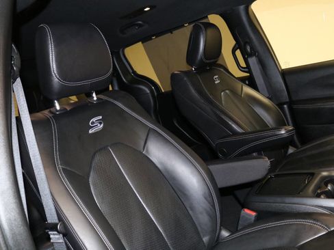 Used 2022 Chrysler Pacifica Touring-L w/ S Appearance Package FWD image 76