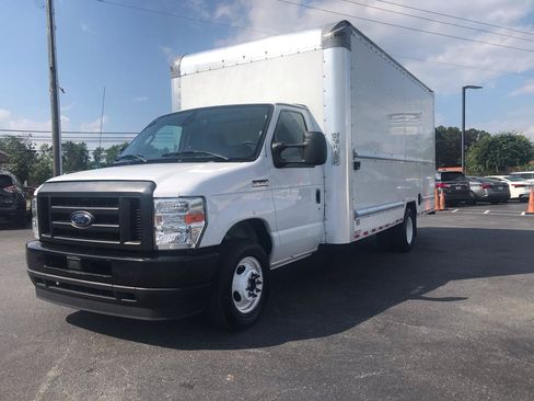 Used 2022 Ford E-350 and Econoline 350 Super Duty RWD image 4