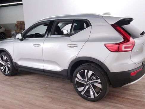 Certified 2025 Volvo XC40 B5 Core w/ Climate Package AWD/4WD image 7