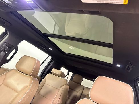 Used 2023 Chevrolet Suburban Premier image 18