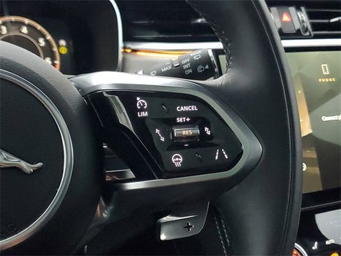 Certified 2025 Jaguar F-PACE R-Dynamic S image 27