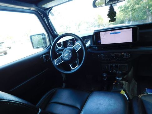 Used 2024 Jeep Wrangler Unlimited Sahara AWD/4WD image 6