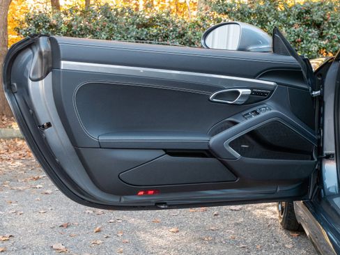 Used 2025 Porsche 718 Cayman image 28