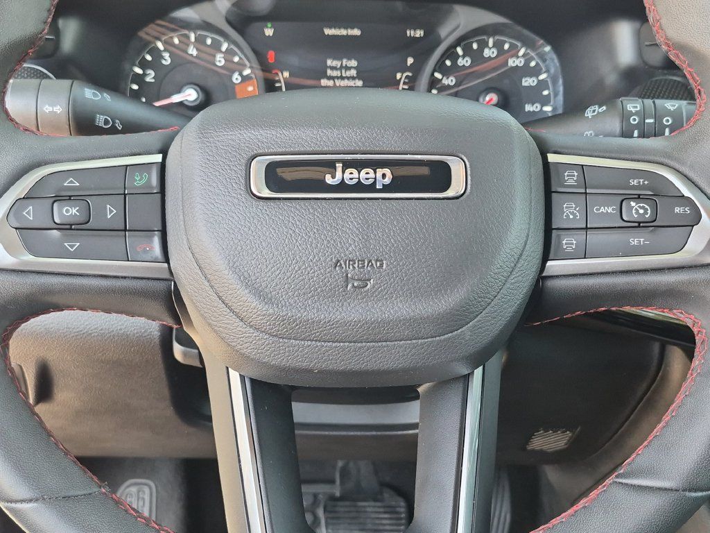 Used 2025 Jeep Compass Trailhawk AWD/4WD image 24