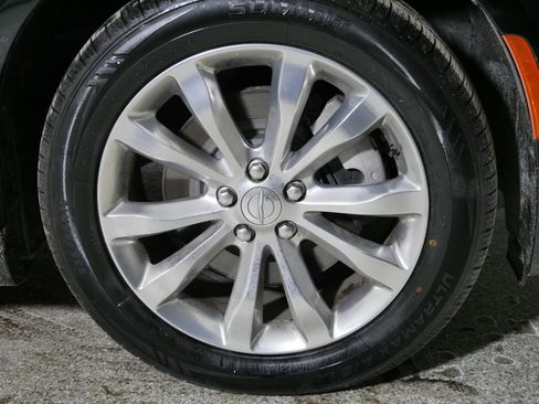 Used 2022 Chrysler 300 Touring image 15