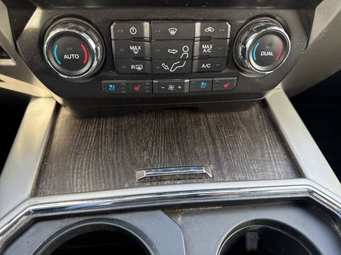 Used 2021 Ford F250 Lariat w/ Chrome Package image 39