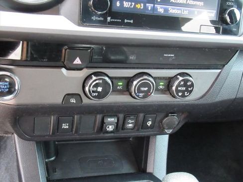 Used 2018 Toyota Tacoma TRD Off-Road image 24