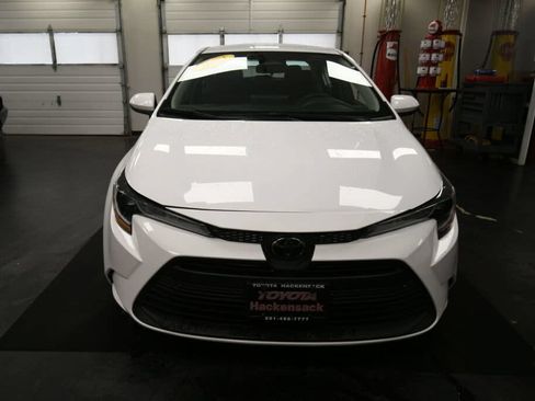 Used 2023 Toyota Corolla LE FWD image 3