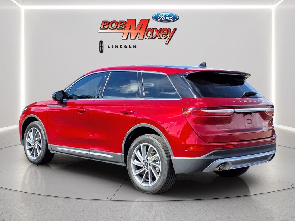 Used 2024 Lincoln Corsair AWD w/ Equipment Group 101A image 7