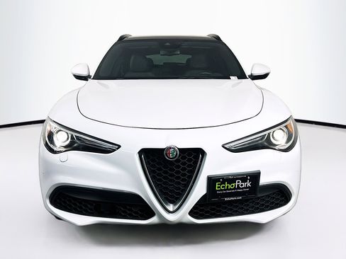 Used 2022 Alfa Romeo Stelvio Ti image 2