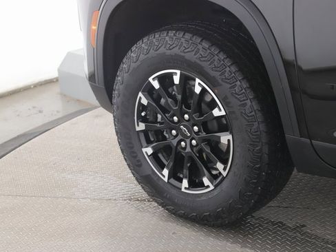 Used 2025 Chevrolet Traverse Z71 image 13