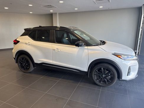 Used 2024 Nissan Kicks SR w/ SR Premium Package image 6