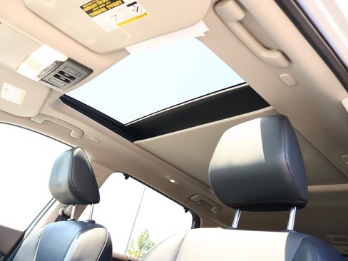 Used 2022 Nissan Rogue SV w/ SV Premium Package FWD image 22