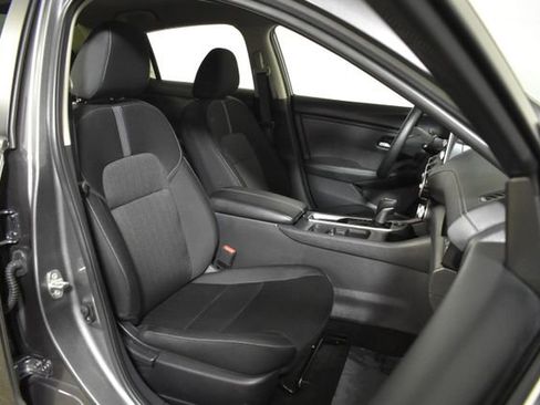 Certified 2025 Nissan Sentra SV image 35