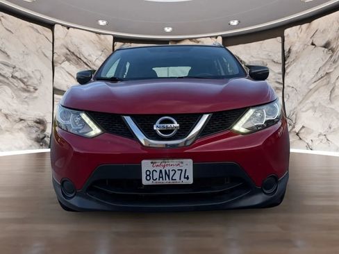 Used 2017 Nissan Rogue Sport SV image 2