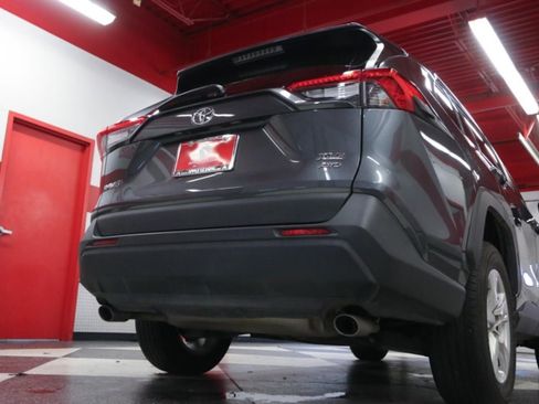 Used 2021 Toyota RAV4 XLE AWD/4WD image 35