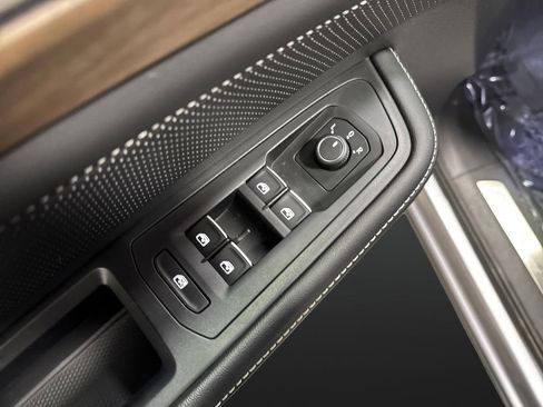 Used 2024 Volkswagen Atlas SE w/ Panoramic Sunroof Package image 28