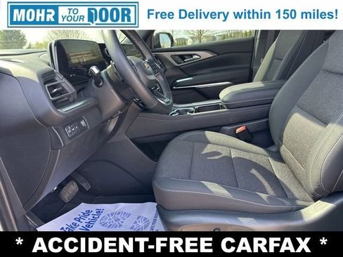 Used 2025 Chevrolet Traverse LT image 10