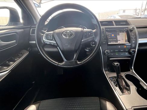 Used 2015 Toyota Camry SE w/ Moonroof Package image 6