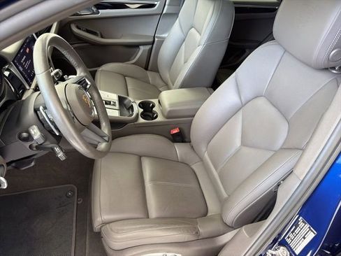 Used 2023 Porsche Macan AWD/4WD image 9