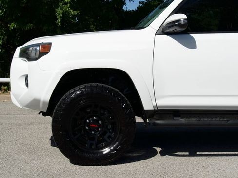 Used 2022 Toyota 4Runner SR5 Premium w/ Moonroof Package AWD/4WD image 5