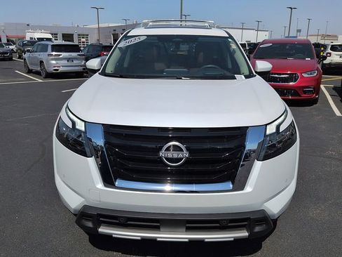 Used 2025 Nissan Pathfinder Platinum w/ Cargo Package AWD/4WD image 2