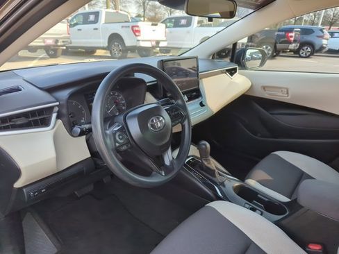 Used 2025 Toyota Corolla LE FWD image 10