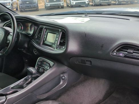 Used 2016 Dodge Challenger SXT RWD image 28