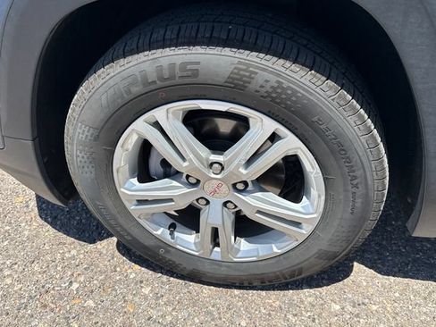 Used 2024 GMC Terrain SLE AWD/4WD image 18