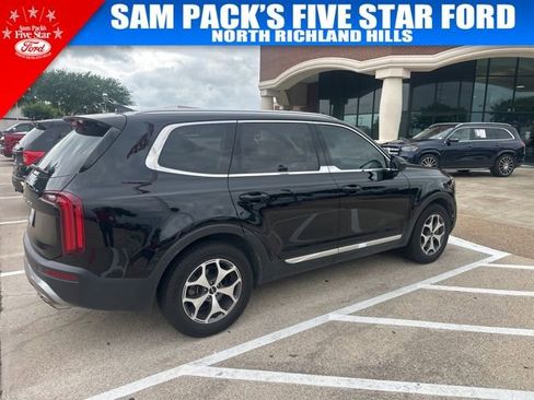 Used 2022 Kia Telluride EX image 3