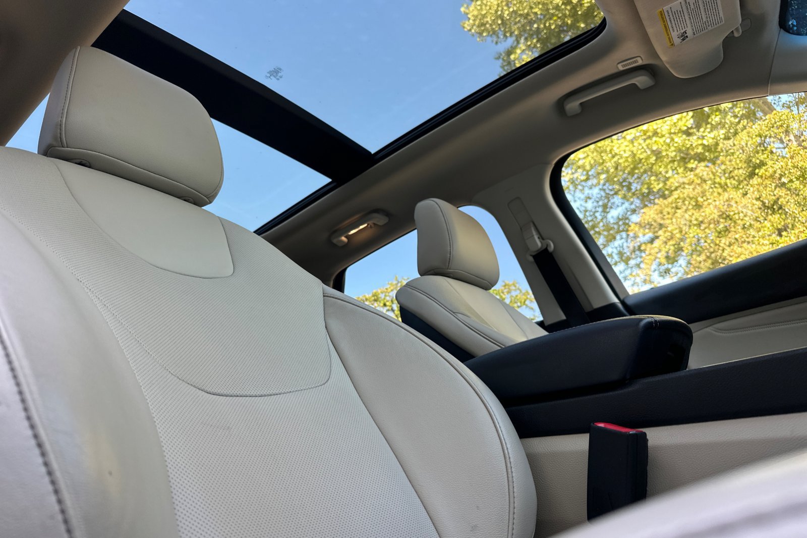 Used 2020 Ford Edge Titanium FWD image 19