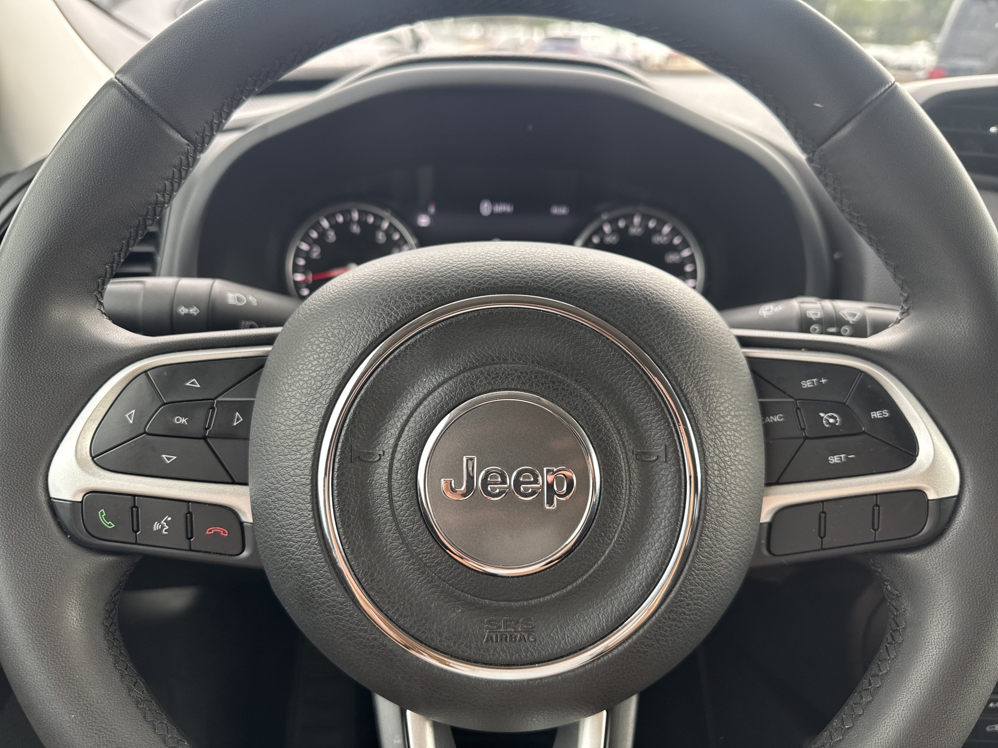 Used 2023 Jeep Renegade Altitude AWD/4WD image 3