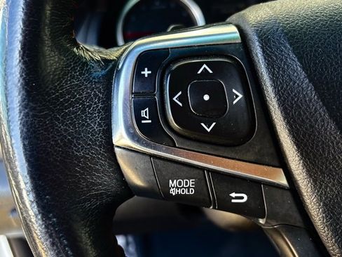 Used 2017 Toyota Camry XSE w/ Moonroof Package image 12