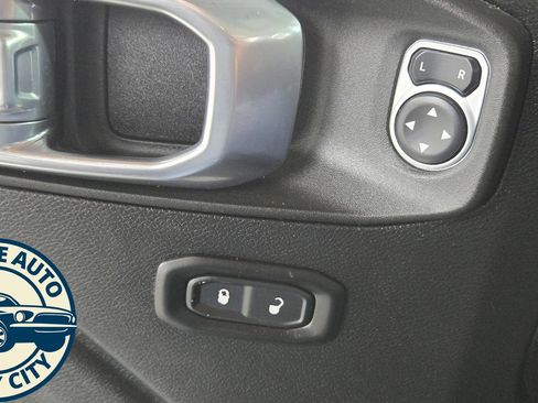 Used 2021 Jeep Wrangler Unlimited Sport AWD/4WD image 22