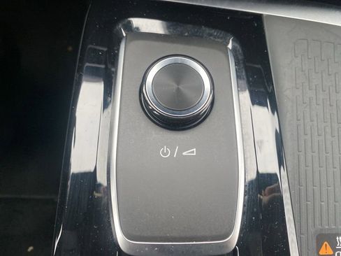 Used 2025 Buick Enclave Preferred image 27