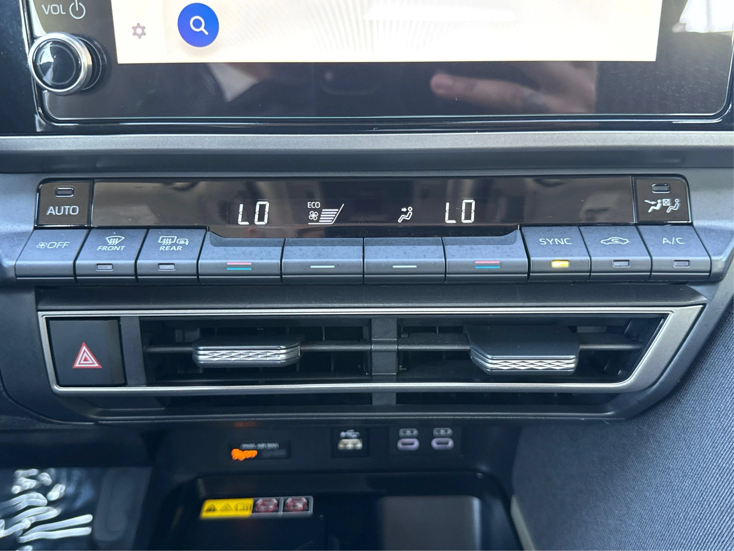 Used 2025 Toyota Camry LE FWD image 32
